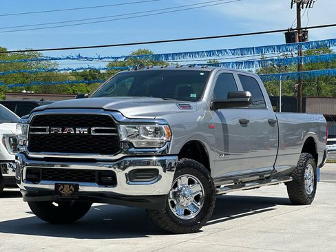 Used 2022 RAM 2500 Tradesman w/ Chrome Appearance Group AWD/4WD image 3