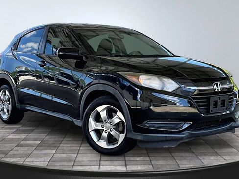 Used 2018 Honda HR-V LX image 3