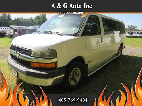 Used 2004 Chevrolet Express 3500 Extended Passenger w/ LS Preferred Equipment Group RWD image 1