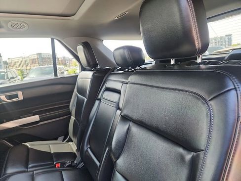 Certified 2022 Ford Explorer XLT w/ Equipment Group 202A AWD/4WD image 25
