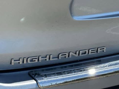 Used 2022 Toyota Highlander XSE image 19