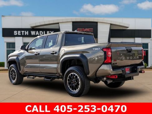 Used 2025 Toyota Tacoma TRD Off-Road AWD/4WD image 5