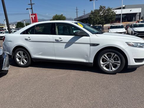 Used 2018 Ford Taurus SE FWD image 12
