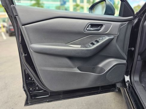 Used 2024 Nissan Rogue S FWD image 18