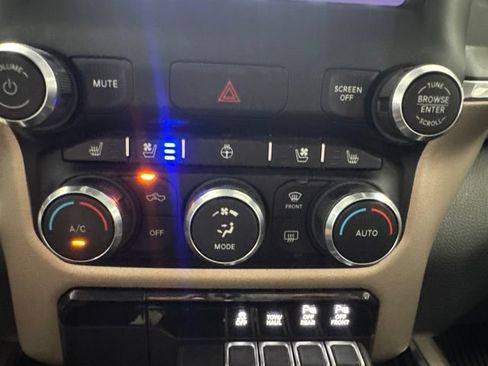 Used 2022 RAM 1500 Laramie AWD/4WD image 44