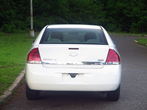 Used 2009 Chevrolet Impala LT FWD image 25