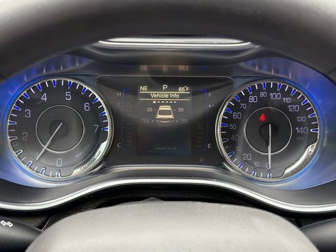 Used 2016 Chrysler 200 Limited FWD image 22