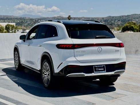 New 2026 Mercedes-Benz EQS 550 4MATIC SUV image 9
