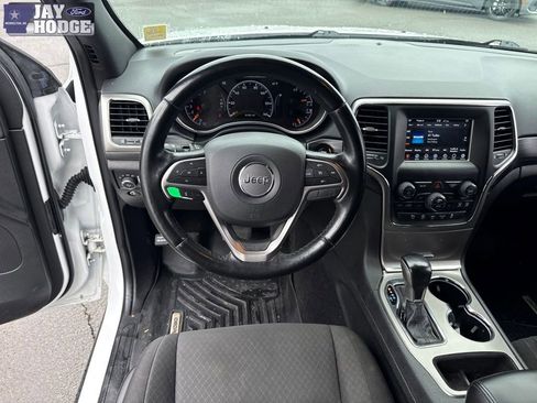 Used 2021 Jeep Grand Cherokee Laredo w/ Security & Convenience Group image 16