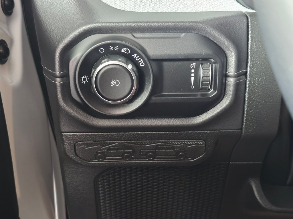 Used 2025 Jeep Wrangler Unlimited Sahara AWD/4WD image 23