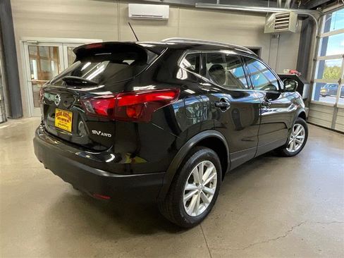 Used 2018 Nissan Rogue Sport SV w/ SV Technology Package image 5