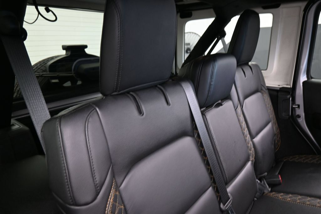 Used 2021 Jeep Wrangler Unlimited Sahara AWD/4WD image 37