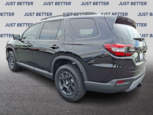 New 2025 Honda Pilot TrailSport image 3