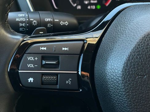 Used 2023 Honda Pilot Touring image 15