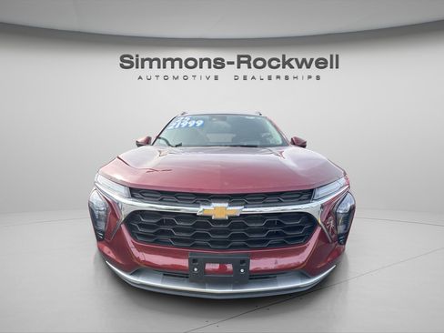 Used 2025 Chevrolet Trax LT w/ LT Convenience Package FWD image 6