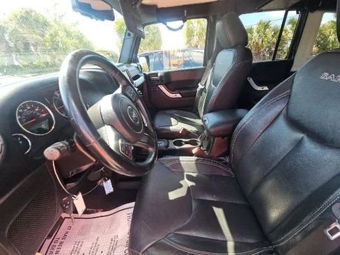 Used 2018 Jeep Wrangler Unlimited Sahara w/ Connectivity Group AWD/4WD image 7