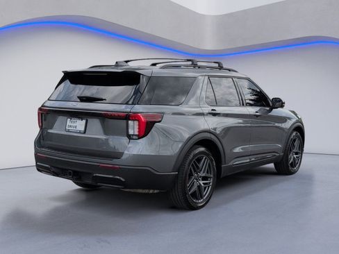 Used 2025 Ford Explorer ST-Line w/ Premium Package RWD image 3