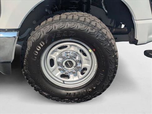 New 2026 Ford F250 XL w/ XL Chrome Package image 9