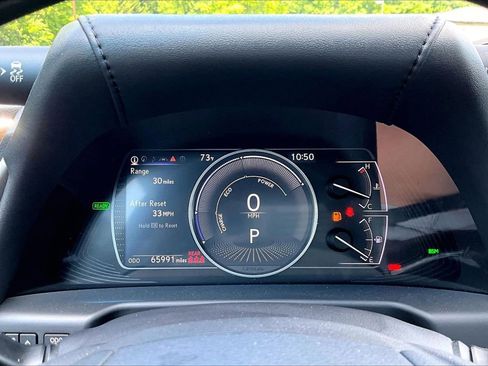 Used 2019 Lexus ES 300h w/ Accessory Package 2 FWD image 10