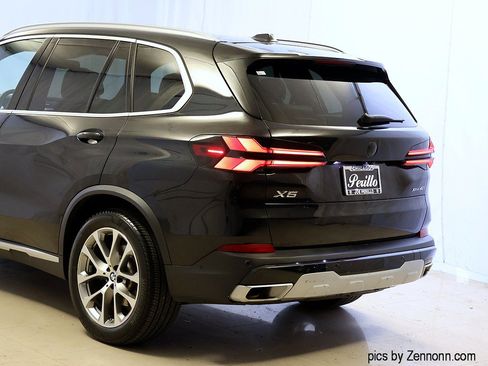 Used 2024 BMW X5 xDrive40i w/ Premium Package AWD/4WD image 8