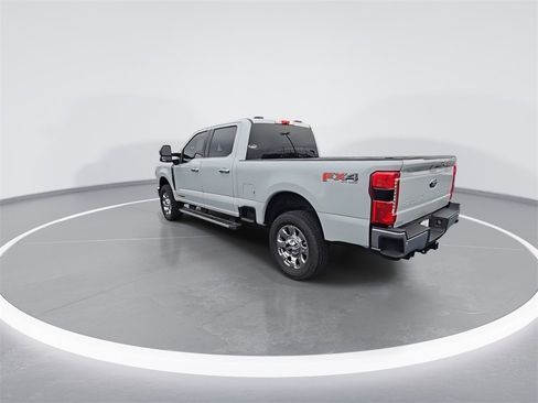 Used 2025 Ford F250 Lariat w/ Chrome Package image 7