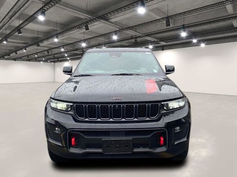 Used 2022 Jeep Grand Cherokee Trailhawk image 2