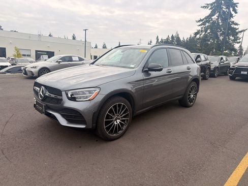 Used 2021 Mercedes-Benz GLC 300 4MATIC image 2