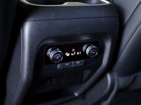 Used 2025 Buick Enclave Preferred image 29