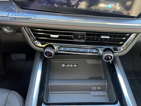 New 2026 Chevrolet Suburban RST w/ RST Capability Package AWD/4WD image 9