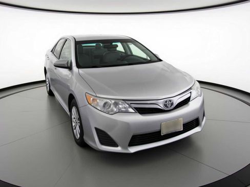Used 2013 Toyota Camry LE image 2