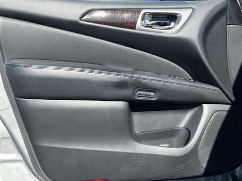 Used 2016 Nissan Pathfinder Platinum AWD/4WD image 12