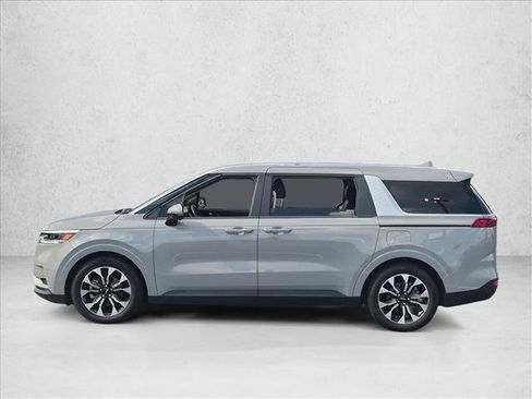 Used 2024 Kia Carnival EX FWD image 9