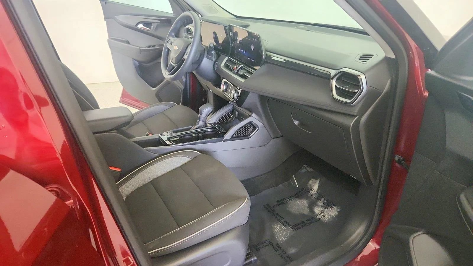 Used 2025 Chevrolet TrailBlazer LT AWD/4WD image 27