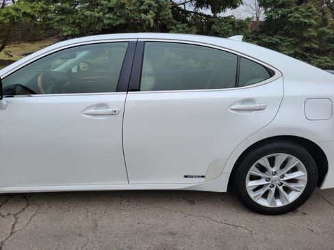 Used 2015 Lexus ES 300h w/ Navigation System Package image 8