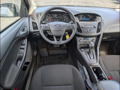 Used 2018 Ford Focus SE FWD image 9