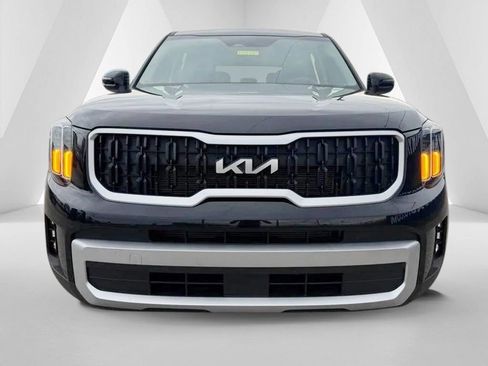 Used 2024 Kia Telluride LX image 2