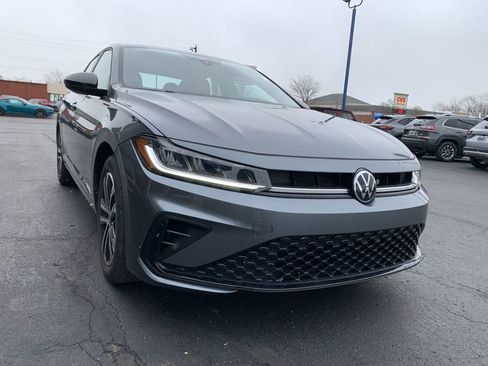 Used 2025 Volkswagen Jetta Sport image 1