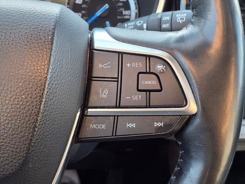 Used 2021 Toyota Highlander Platinum image 18