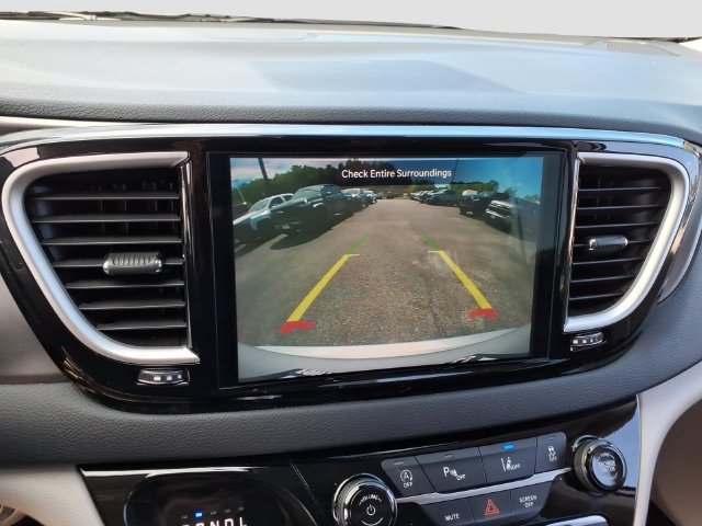 Used 2024 Chrysler Pacifica Touring-L FWD image 21