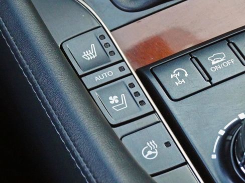 Used 2019 Lexus LX 570 4WD w/ Luxury Package image 44