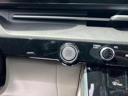 Certified 2023 Kia Carnival SX FWD image 25