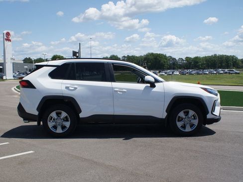 Used 2025 Toyota RAV4 XLE w/ Convenience Package FWD image 21