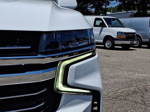 Certified 2022 Chevrolet Tahoe LT w/ Luxury Package AWD/4WD image 9