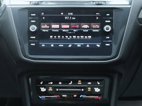 Used 2023 Volkswagen Tiguan SE R-Line image 13
