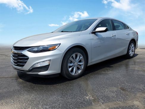 Used 2019 Chevrolet Malibu LT image 2
