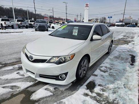 Used 2012 Toyota Camry SE image 11