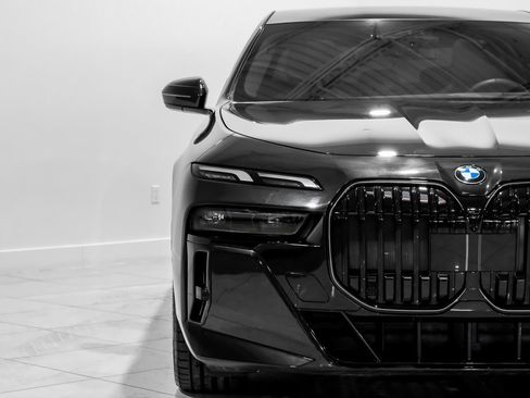 Used 2025 BMW 760i xDrive image 37