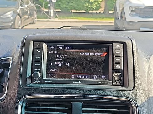 Used 2018 Dodge Grand Caravan SE image 17