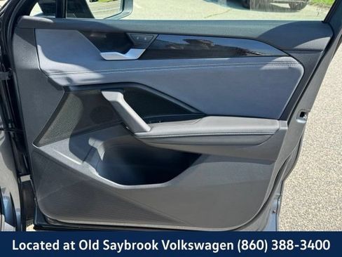 Certified 2025 Volkswagen Tiguan SE R-Line AWD/4WD image 31