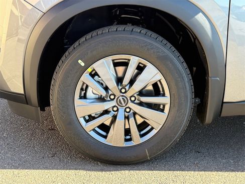 New 2025 Nissan Pathfinder SV image 9